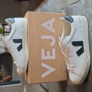 Veja Campo Chromefree Leather Sneakers Extra-White/Black Men's 9.5/Women's 11.5